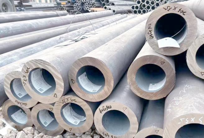 山东厚壁无缝钢管是一种具有特殊性能和广泛应用的管材